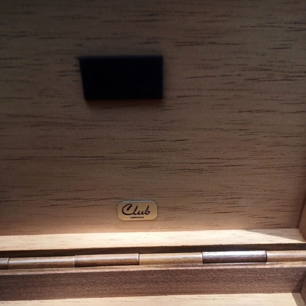 Elegant Brown Wooden Box - Picture 3 of 7